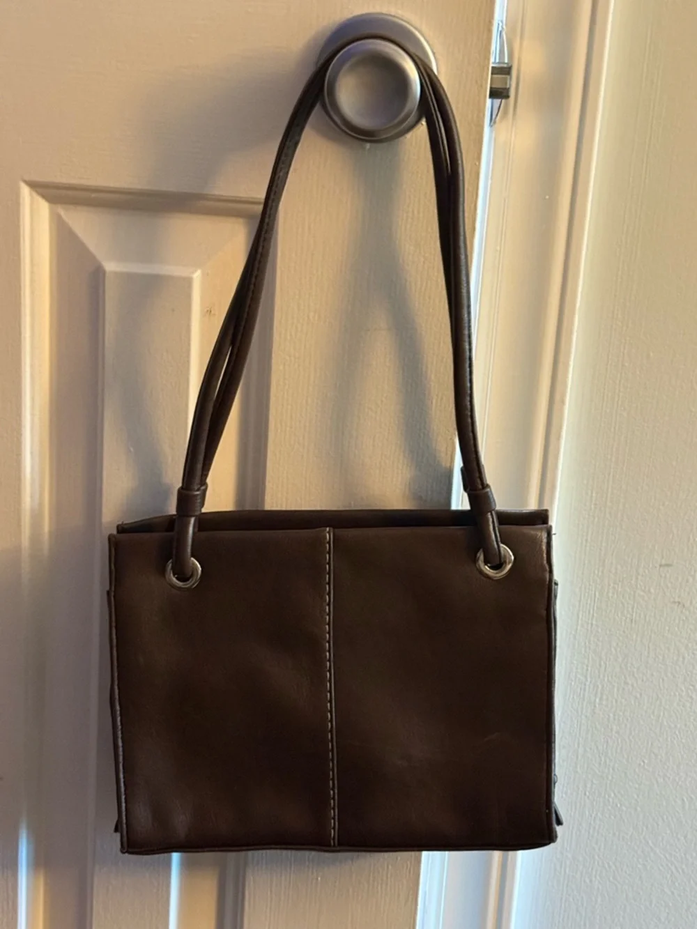 Sag Harbor Classic Brown Leather Shoulder Bag - Picture 1 of 5